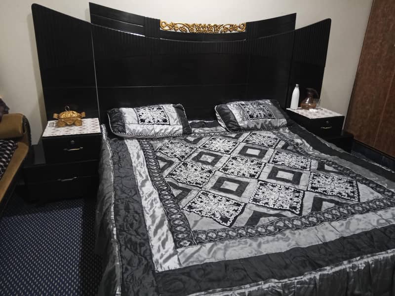 Bed with 2 side table 1