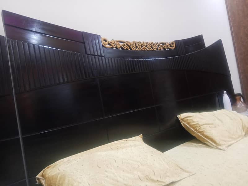 Bed with 2 side table 3