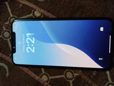 i phone 11 pro max 256gb 10/10 condition.