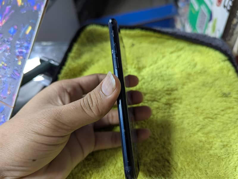 iPhone SE 3rd generation 4