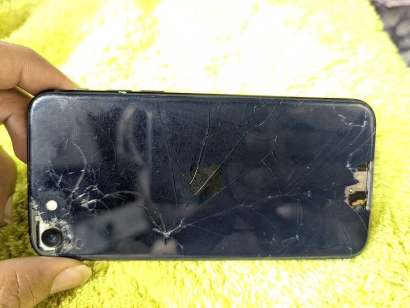 iPhone SE 3rd generation 13