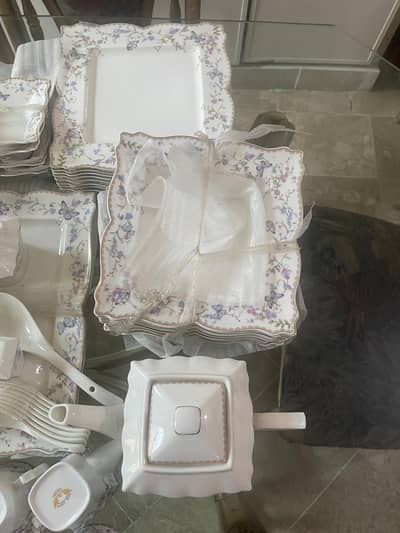 8 PERSON DINNER SET (72 PIECE)