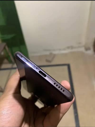 vivov30e 8gb+4gb 256gb(5G)with box and genuine charger condition 10/9