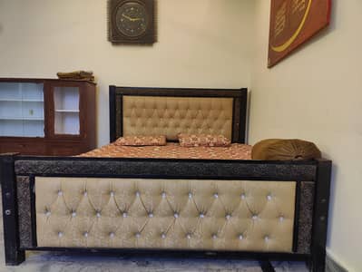 king size iron bed