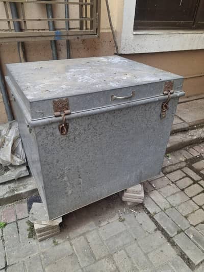 Iron Box (Patti) 3'x3'x3'