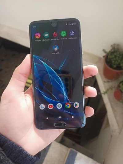 Sharp Aquas R2 gaming mobile phone