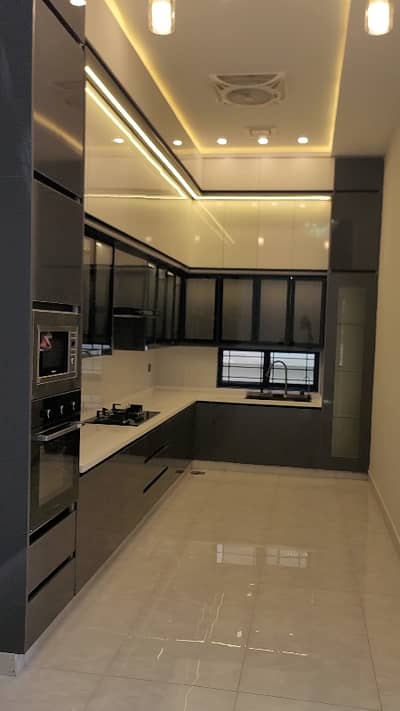 1 Kanal (500 yards) Boulevard Corner Designer Villa for sale. Dem 9.50 Negotiable Offer Required.