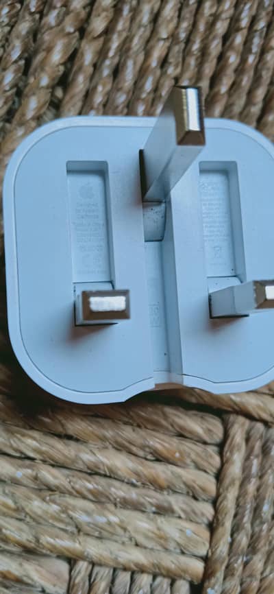 iphone original 20W charger