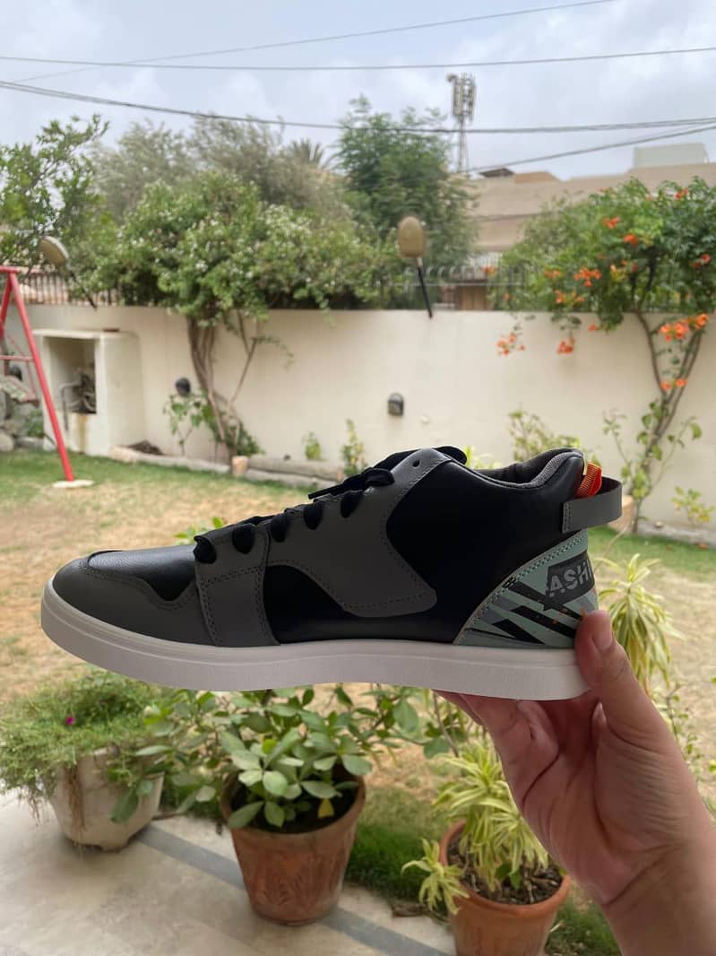 shoes 16