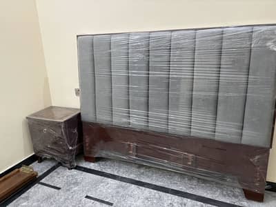 Wooden poshish bed set