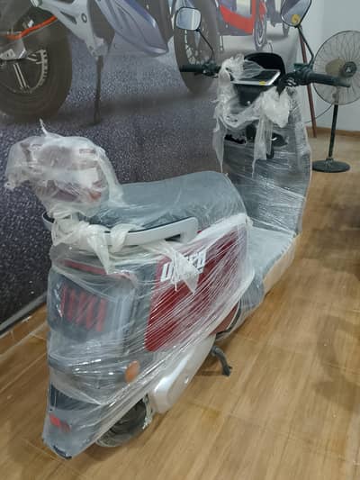 Unique Electric Scooty Brand new(03323142133)