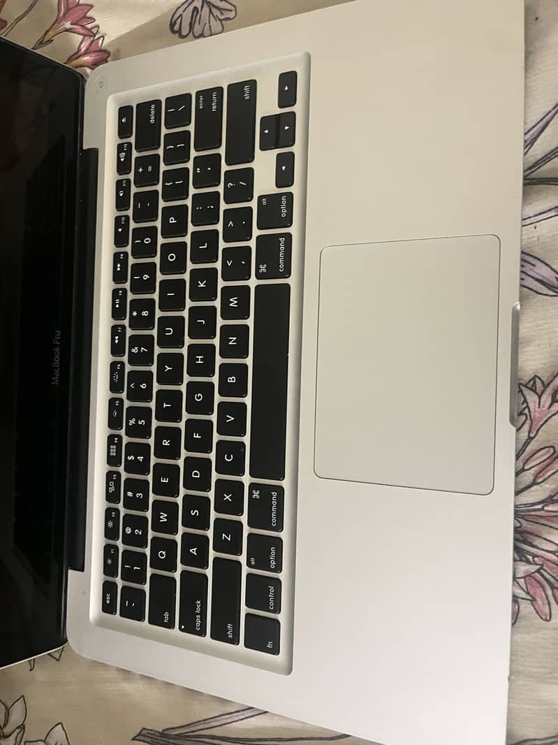 Mac book pro 2012 model condition 9/10 1