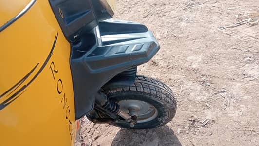 03450142250 rozgar 9 seater Rickshaw for sale