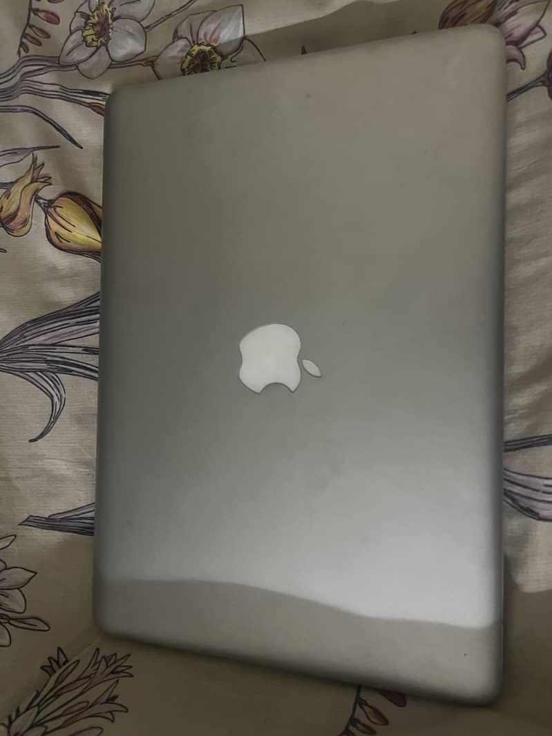 Mac book pro 2012 model condition 9/10 0