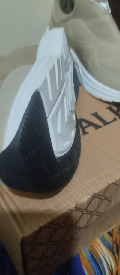 walk Shaz saiz 45 very nice look and matcattd