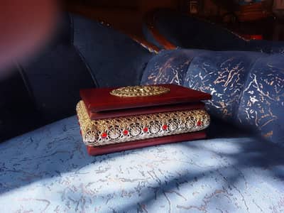 20 years old antique jewelry box looks beautiful and new