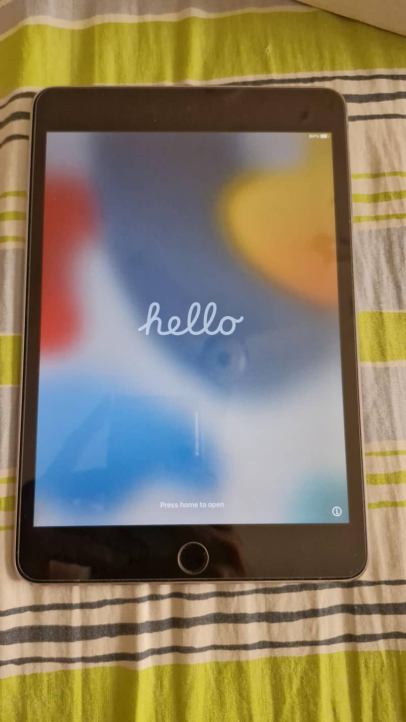 IPAD MINI 4 WITH BOX 1