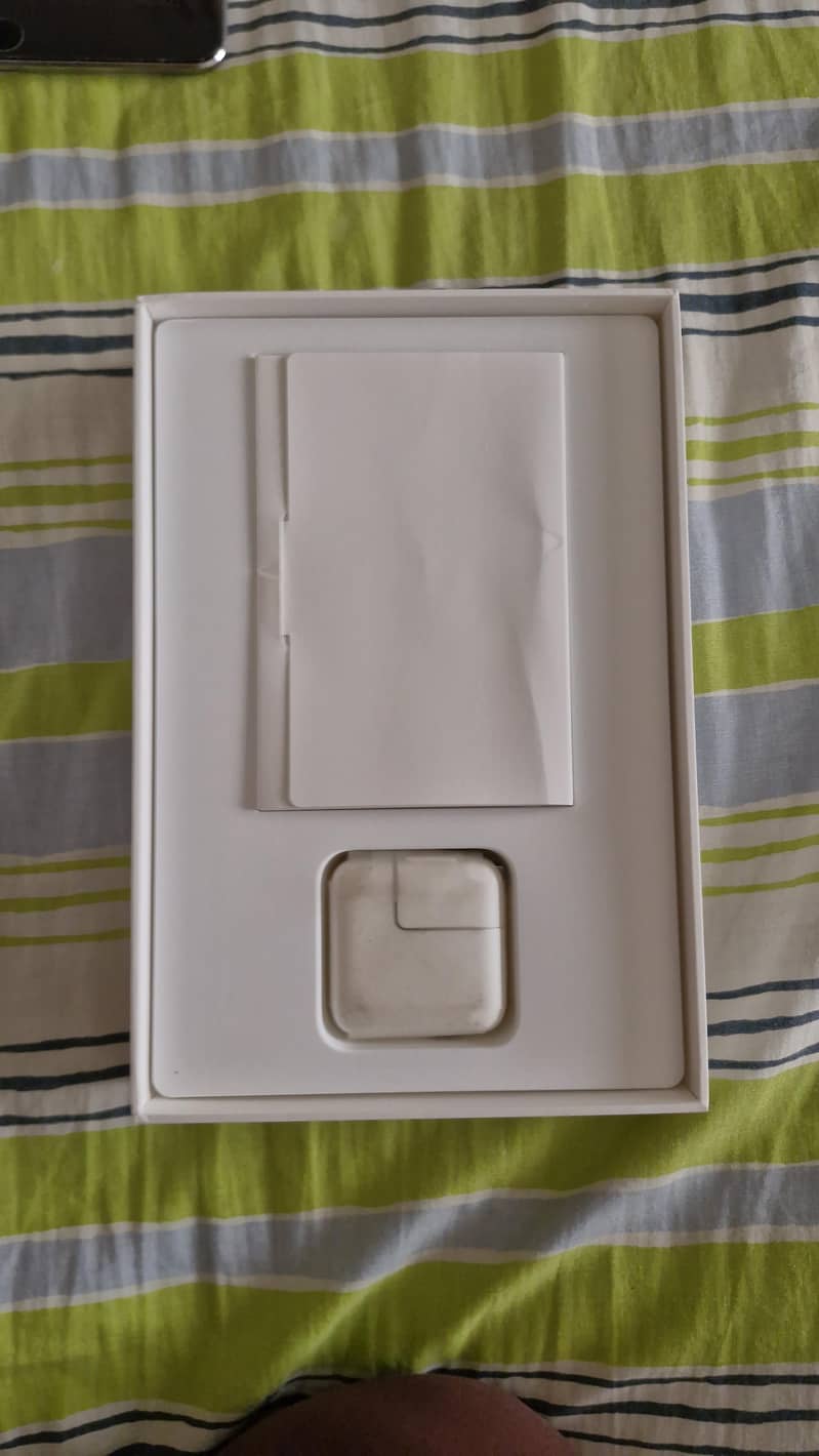 IPAD MINI 4 WITH BOX 3