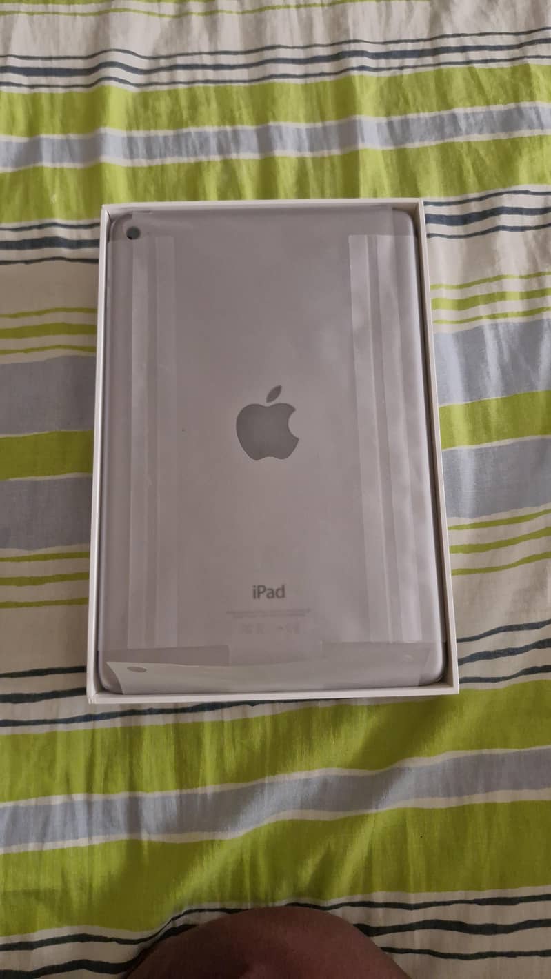 IPAD MINI 4 WITH BOX 4