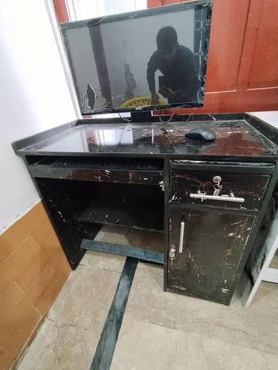 i5 tower PC with lcd and computer table