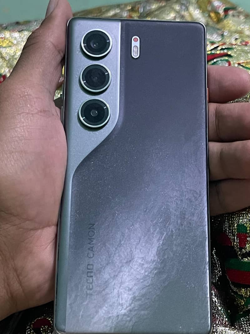Tecno camon 40 1