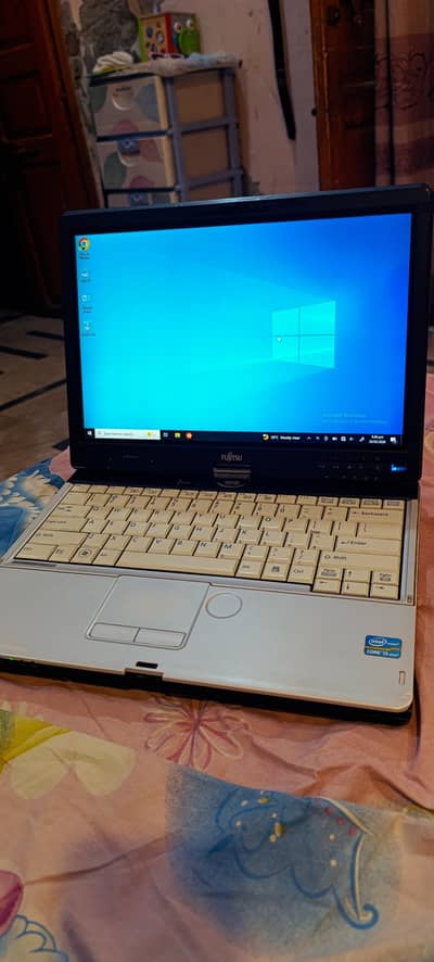 Fujitsu touch and type laptop rotatable