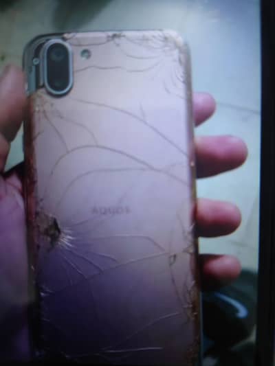 aquas r2. tuch kam nahi kar Thora Thora . back toti Hoya hai