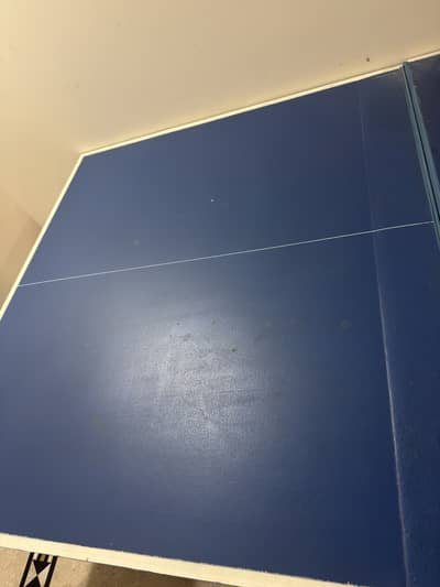 New table tennis for sale with two rackets original