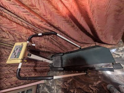 Motorized Treadmill with Digital Display - Budget Friendly / Home Gym