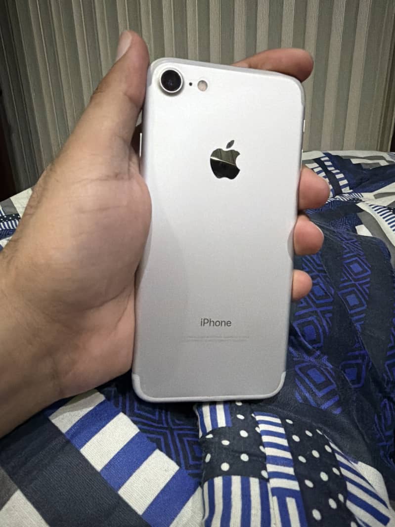 Apple iPhone 7 0