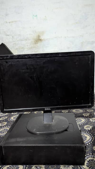 HP Elite Desk with Dell Monitor