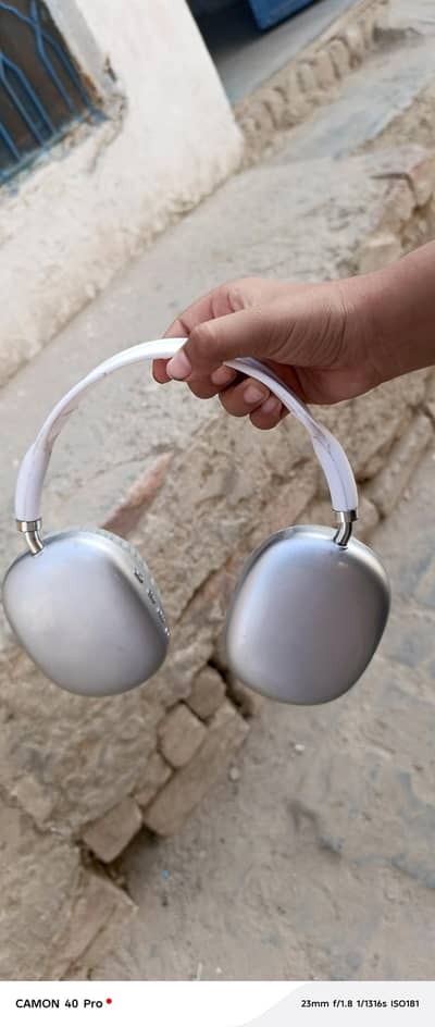 P 9 head phones