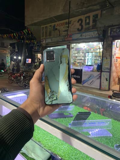 Laddies use Mobile  ha