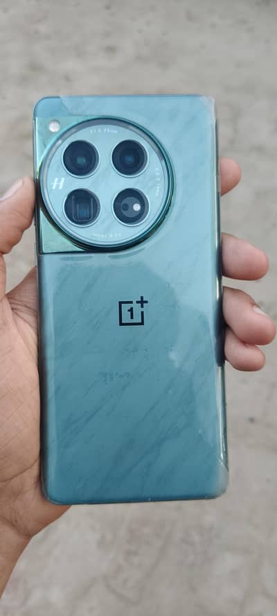 One Plus 12 5g 16gb ram 1 TB