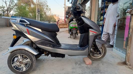 JMS 850 electric 3 wheel electric scooty