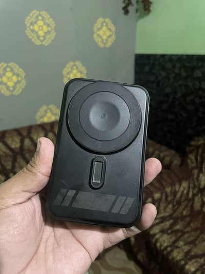 Italio tech power bank magnatic