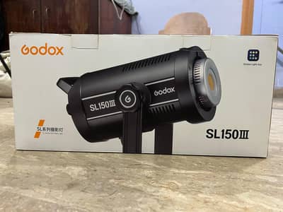 Godox SL 150 (only 4 time use) for sale urgent!