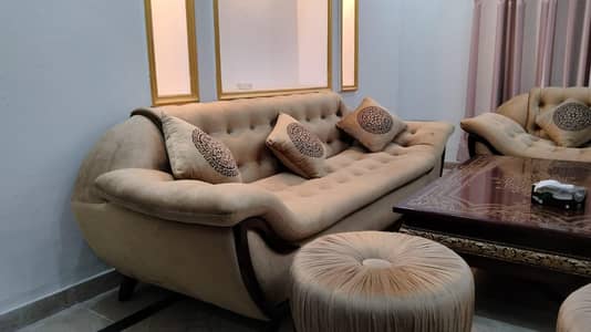 I sell my Luxury " Beautiful " Unique Style Sofa set