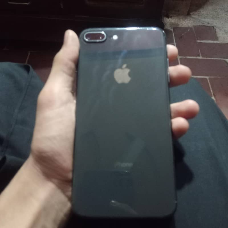 iPhone 8 Plus 3
