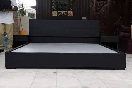 King Size Solid Wood Bed Set – 2 Side Tables – Excellent Condition