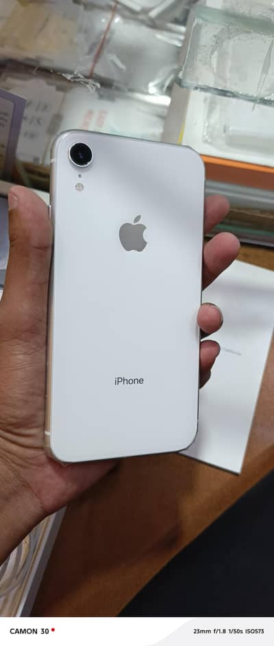 iphone XR Jv 64gb with box and cable waterpack