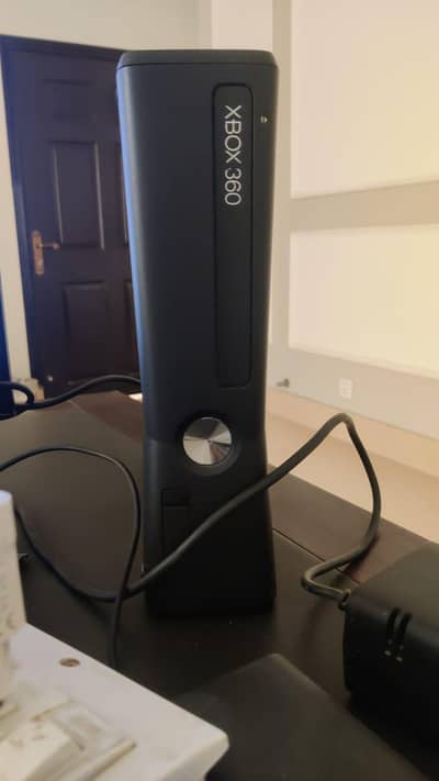 Xbox 360 slim USA model with 200 games