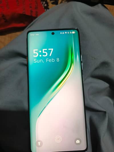 8+5 gb ram 256 gb room