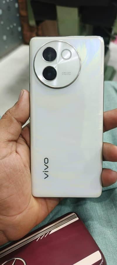 vivo V30e Available condition Lush Full box
