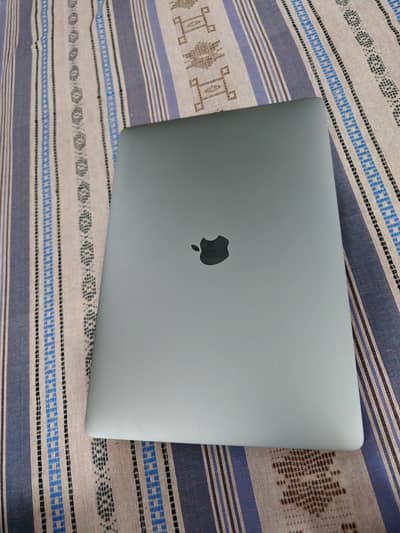 Macbook Pro 15 inch 2017 Grey Good Condition