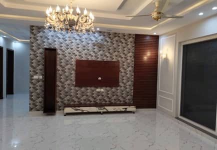 A Well Designed House Is Up For sale In An Ideal Location In Lahore