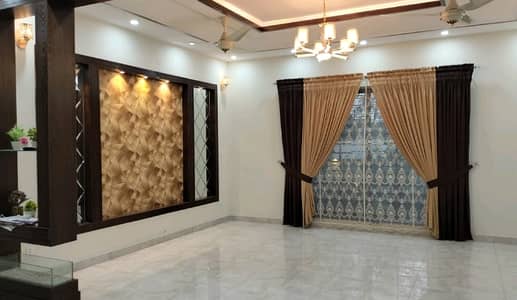 Bahria Town - Umar Block 8 Marla House Up For sale
