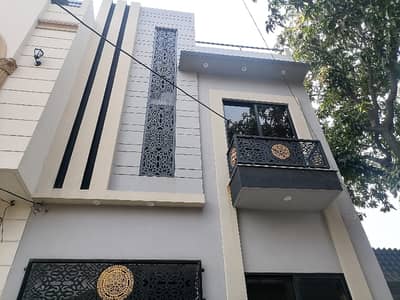 Buy A Centrally Located 2.5 Marla House In Zaman Colony