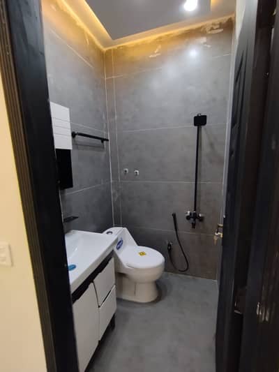 Luxury Flat for Rent in G1 Market Lahore | 45K | Zero Maintenance