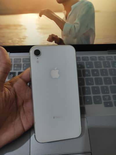iPhone XR 64GB White – Excellent Condition 